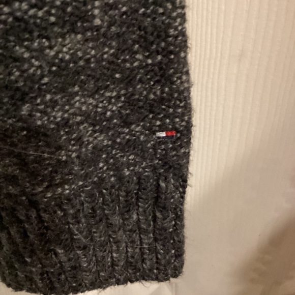 Woman’s Tommy Hilfiger grey sweater medium - Picture 3 of 3